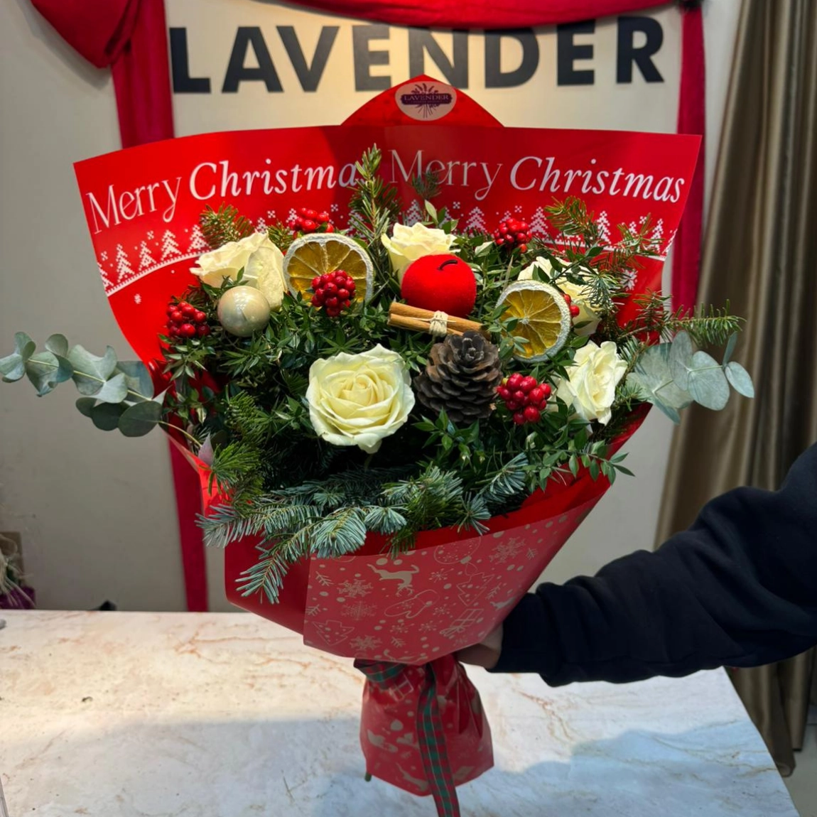 Kokina Ve Beyaz Güller