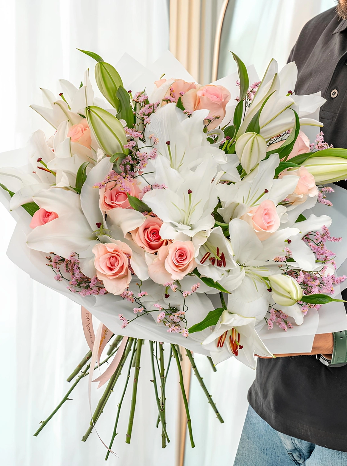 Mysterious Grace Lilyum Ve Güller