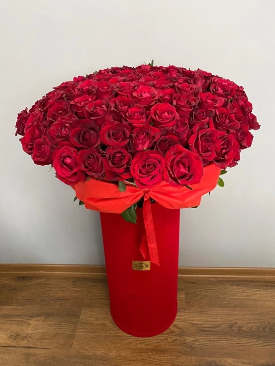 Roses In A Luxury Box