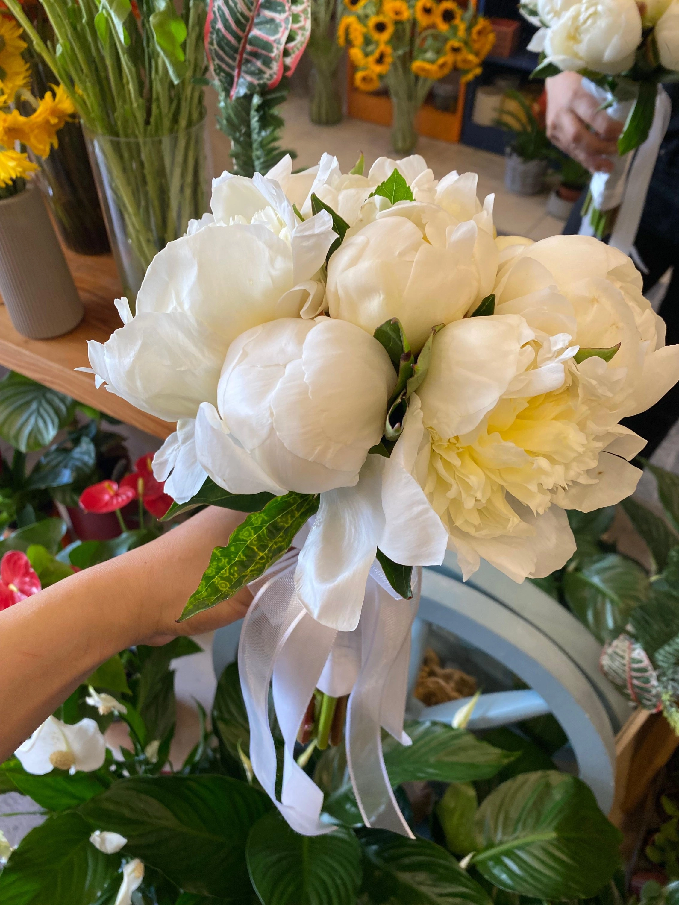 Beyaz Şakayık Gelin Buketi