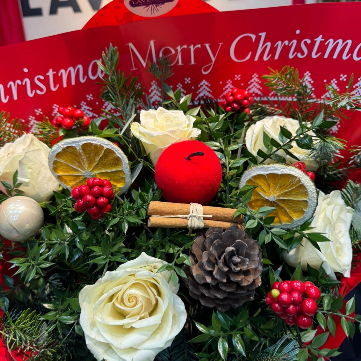 Kokina Ve Beyaz Güller