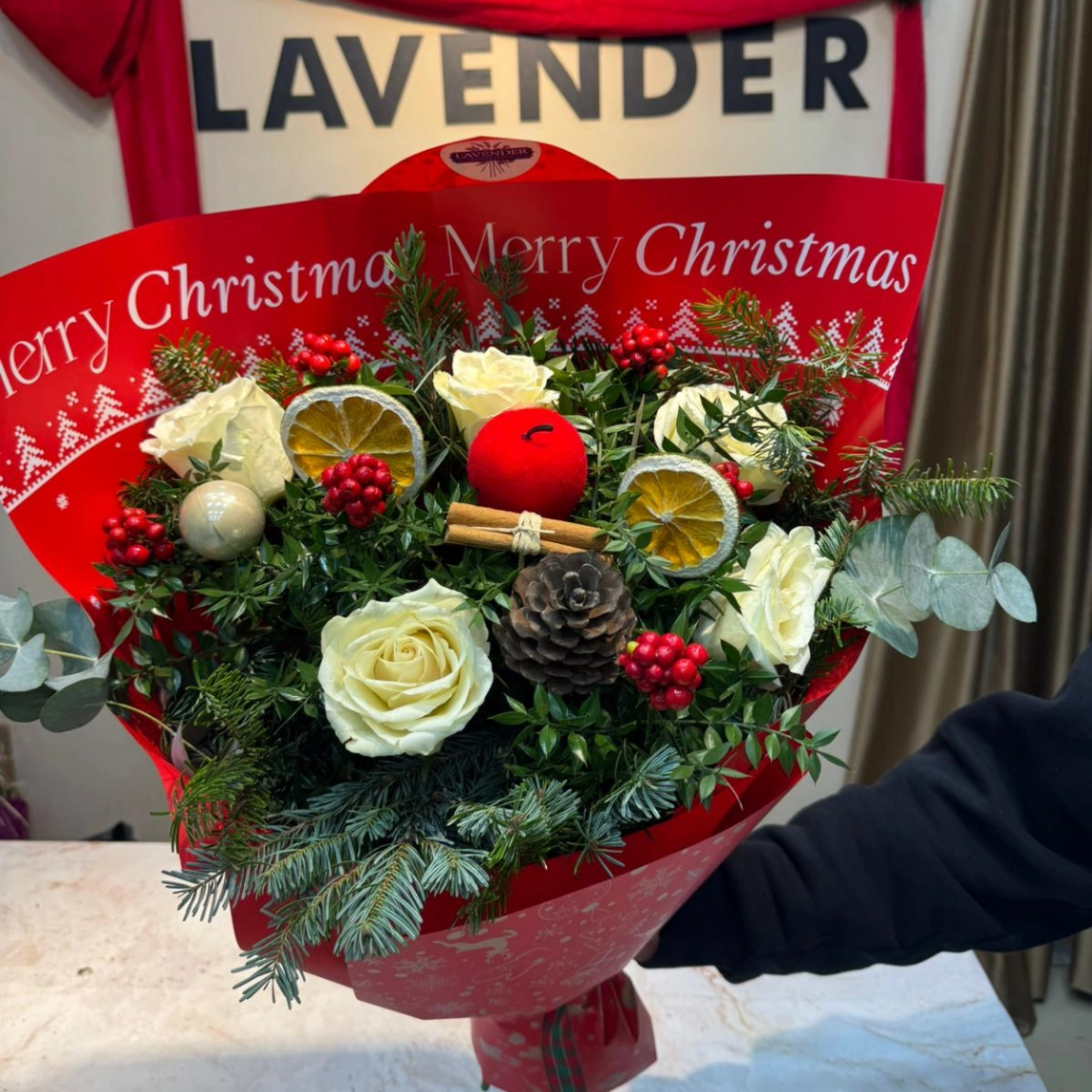 Kokina Ve Beyaz Güller