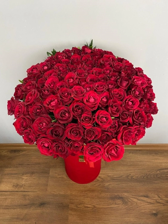 Roses In A Luxury Box