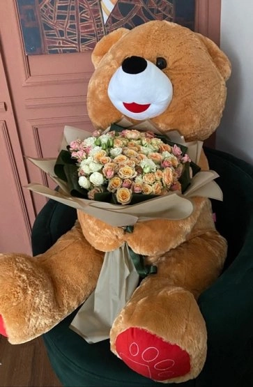 Teddy Bear And Roses