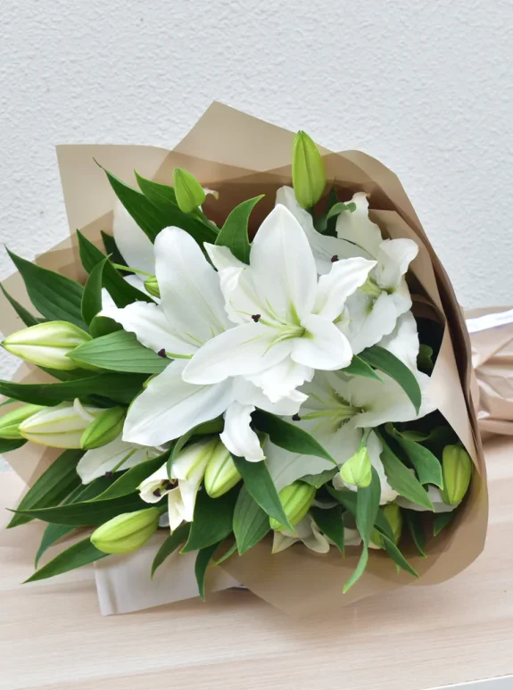 White Lilies Buketi