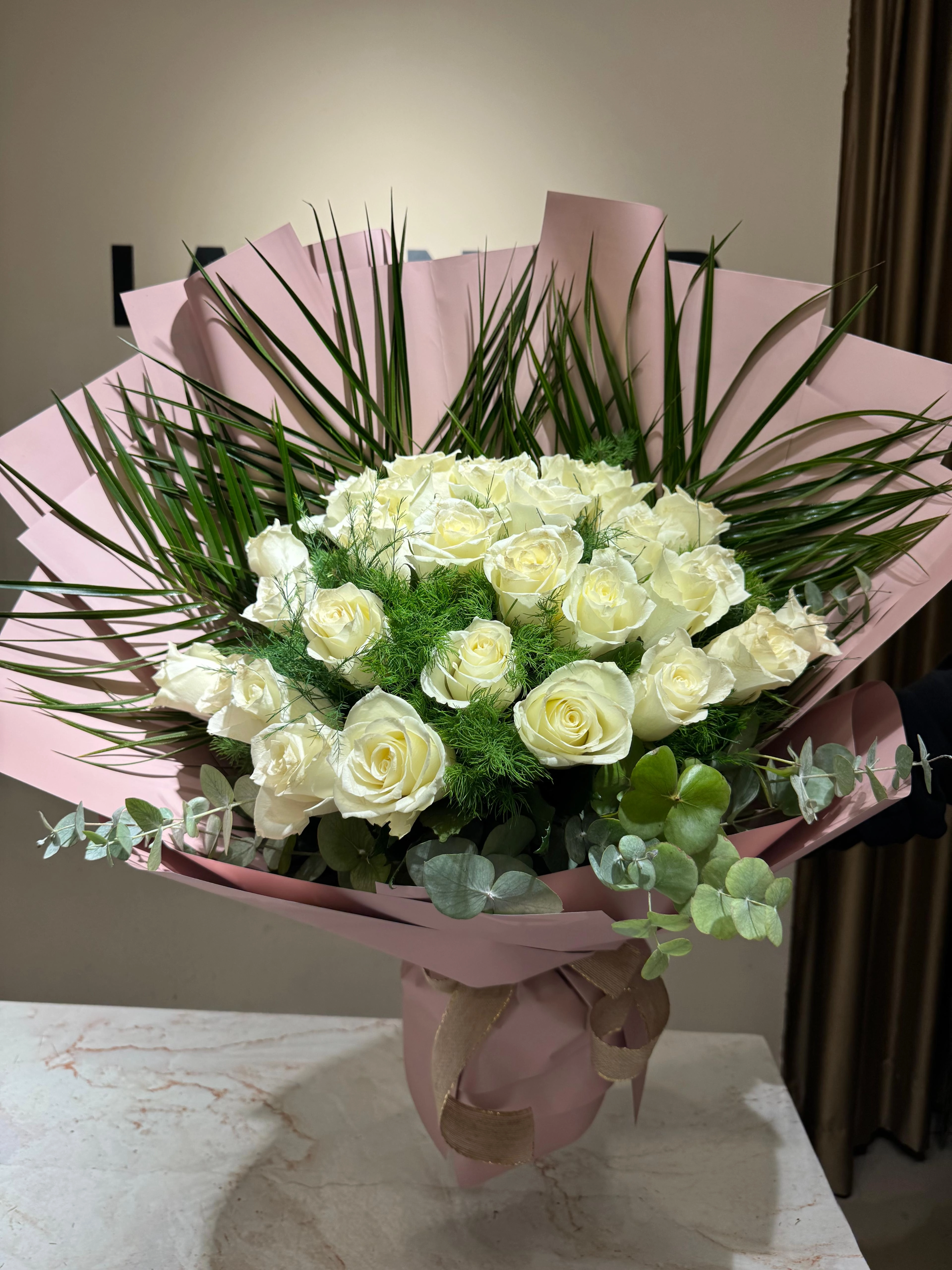 White Roses Buketi