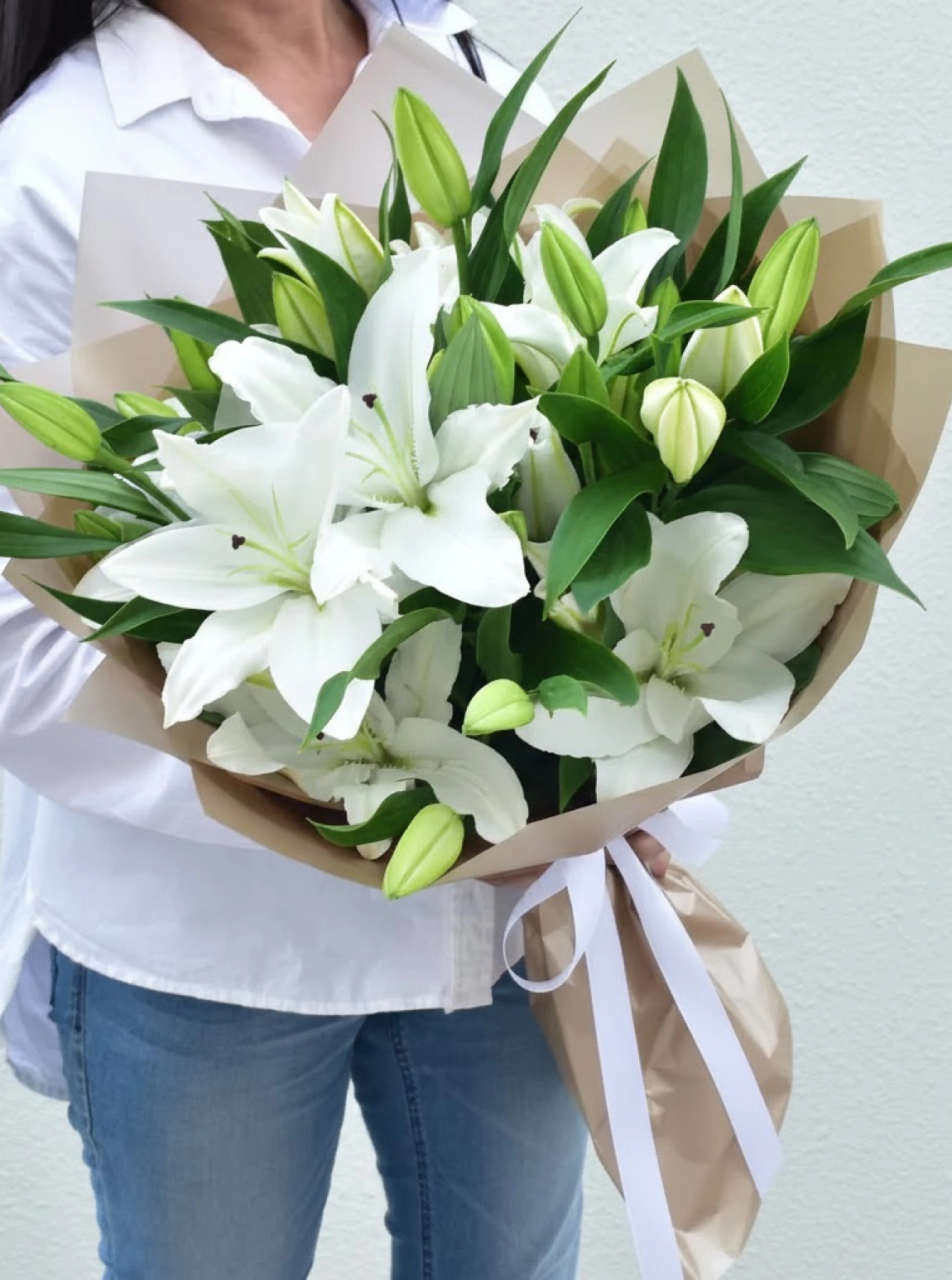 White Lilies Buketi