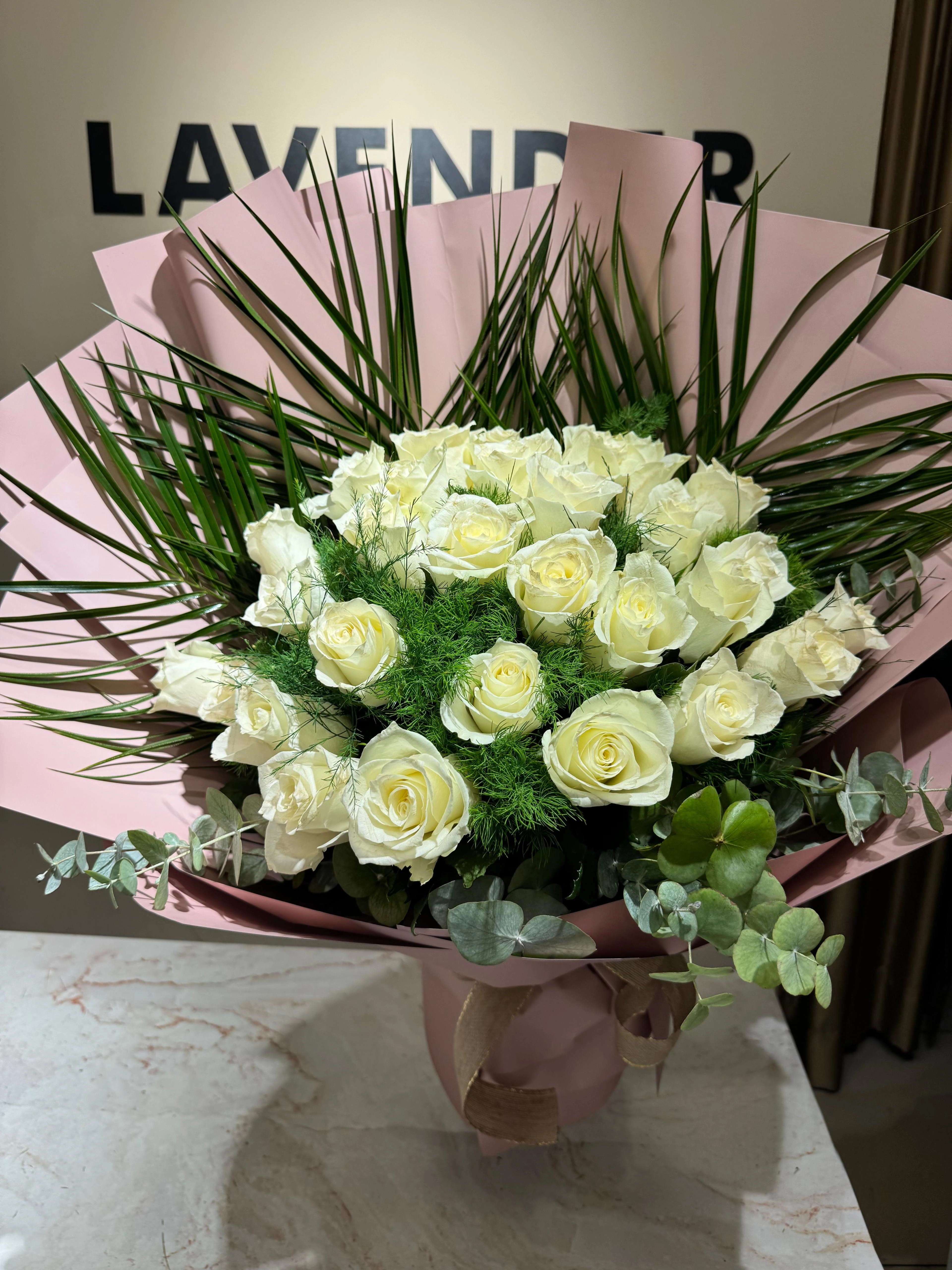 White Roses Buketi
